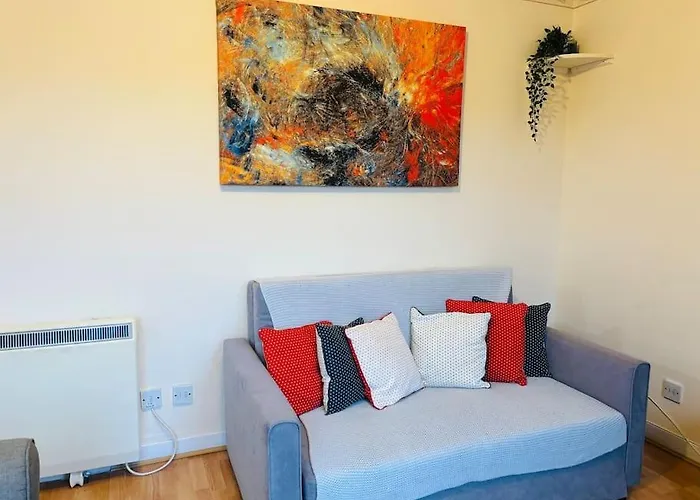 Edinburgh Two Bedrooms Apartment With Free Parking